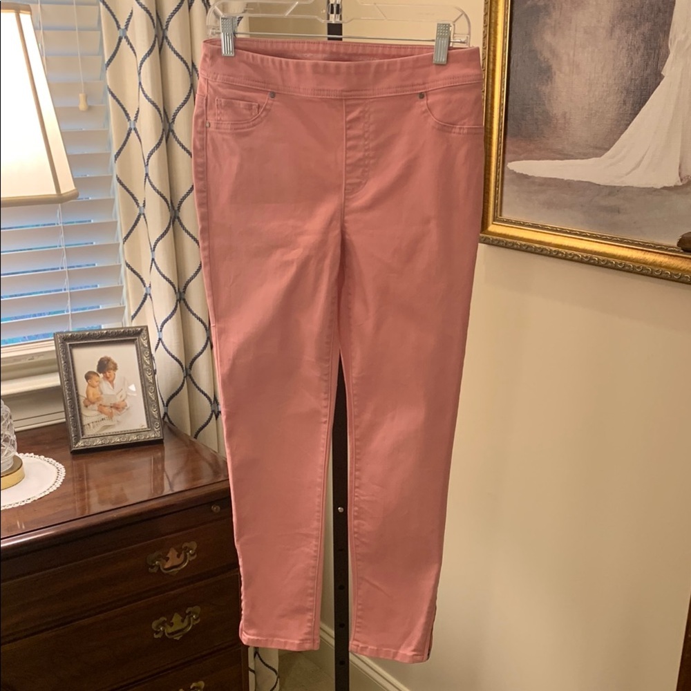 Like new Chico’s OTR size 00 (US 2) Pull-On Girlfriend Slim Leg Ankle Jean